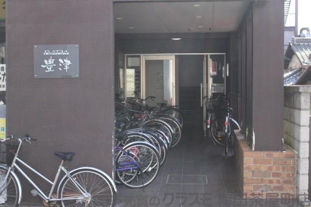 24/30 エントランス