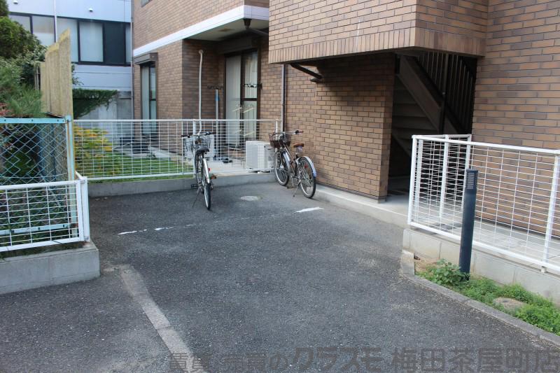 17/30 エントランス