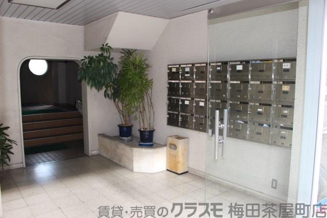 19/30 エントランス