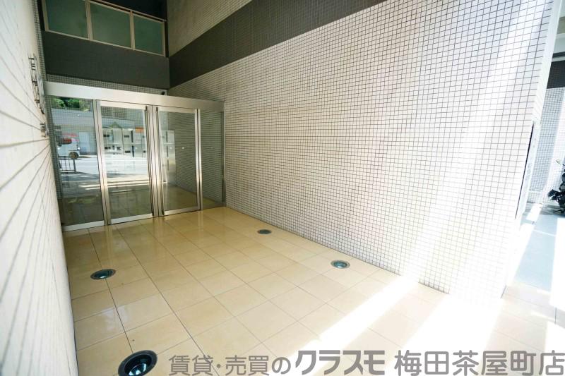 23/30 エントランス