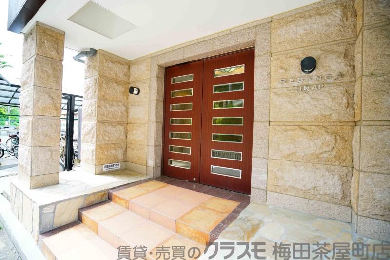 19/30 エントランス