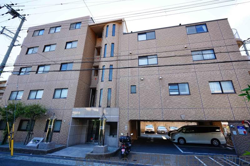 21/30 エントランス