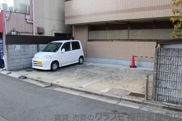 18/18 駐車場