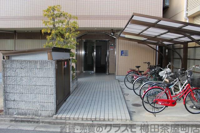 20/30 エントランス