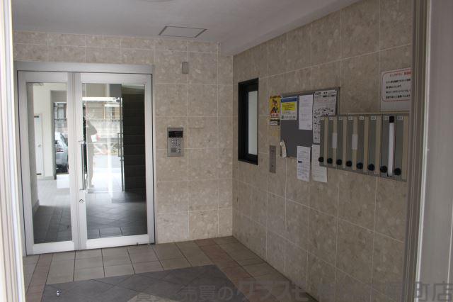 19/30 エントランス