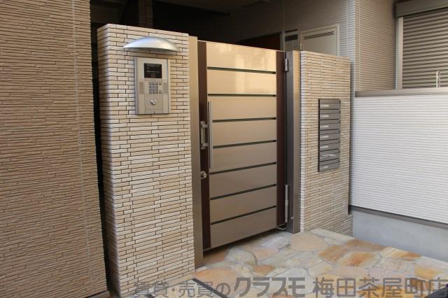 19/30 エントランス