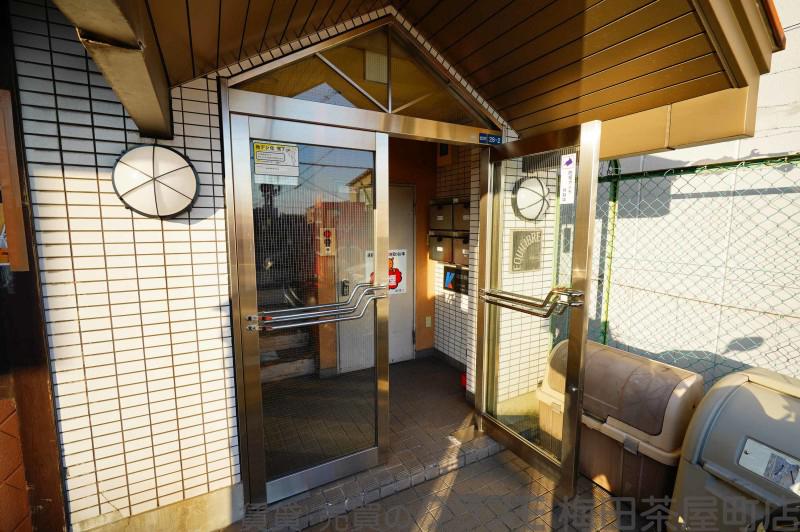 22/30 エントランス