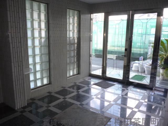 19/30 エントランス