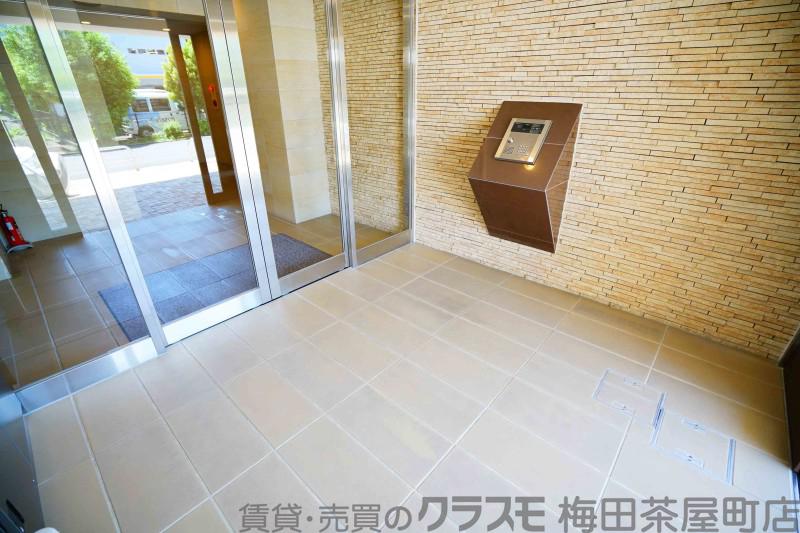 20/30 エントランス