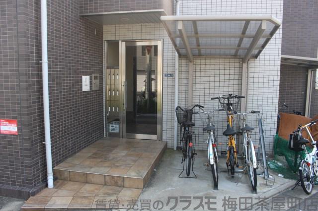 18/23 エントランス