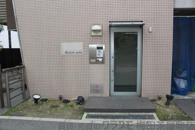 19/30 エントランス