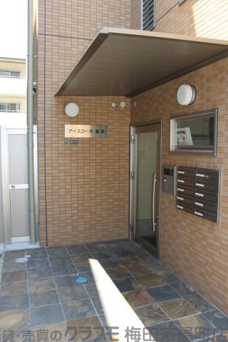 25/30 エントランス