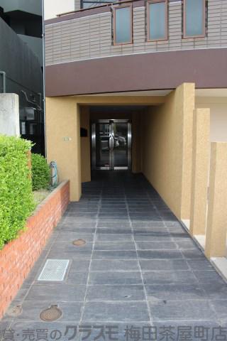 18/30 エントランス