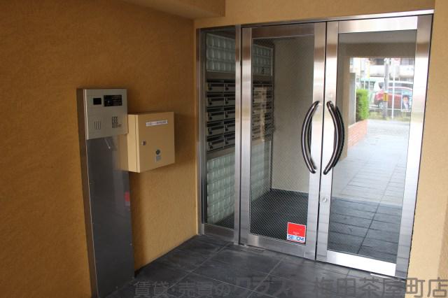 19/30 エントランス