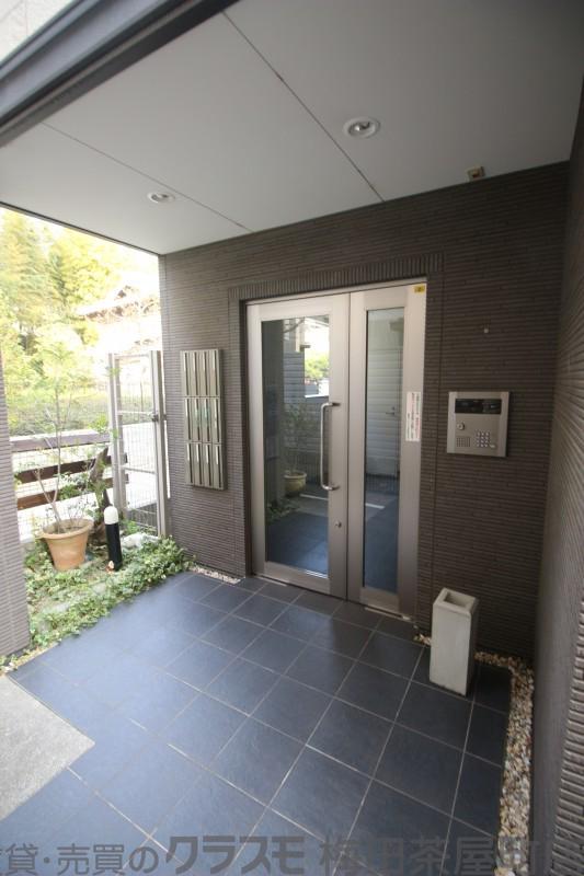 24/30 エントランス