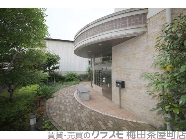 18/30 エントランス