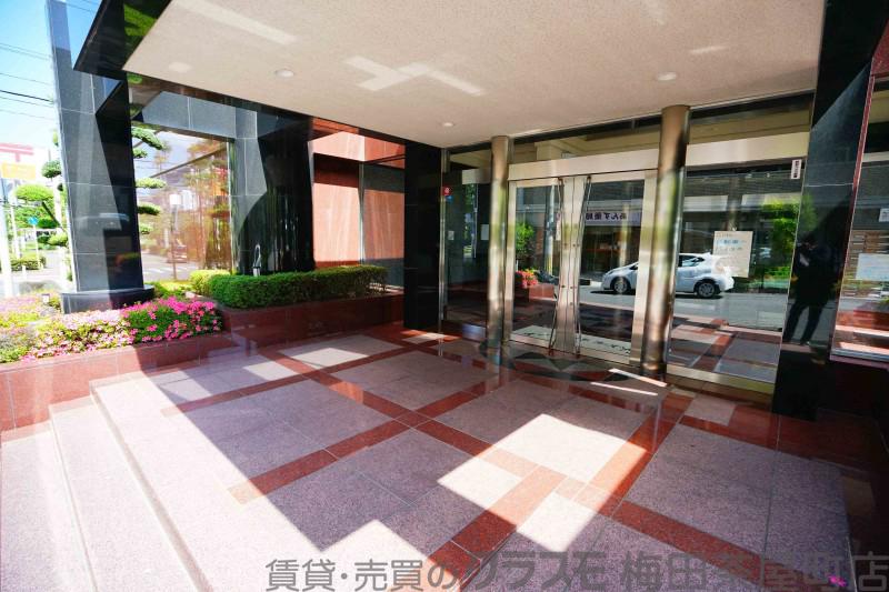 28/30 エントランス