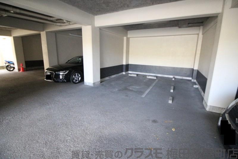 27/30 駐車場