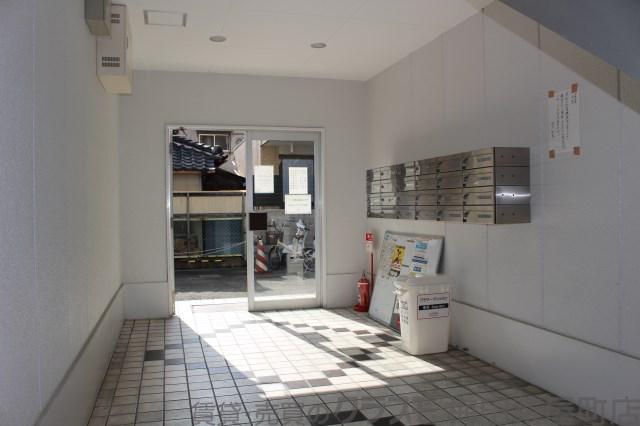 19/30 エントランス