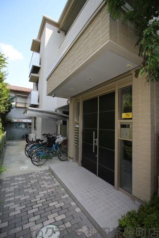 19/20 エントランス