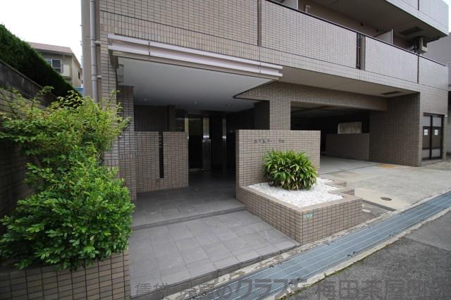 19/20 エントランス