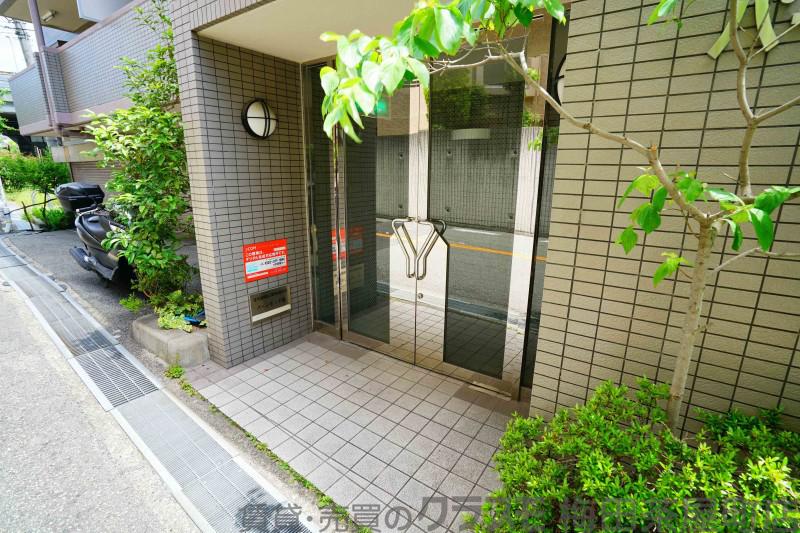 27/30 エントランス