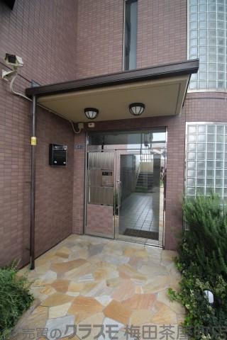 21/30 エントランス