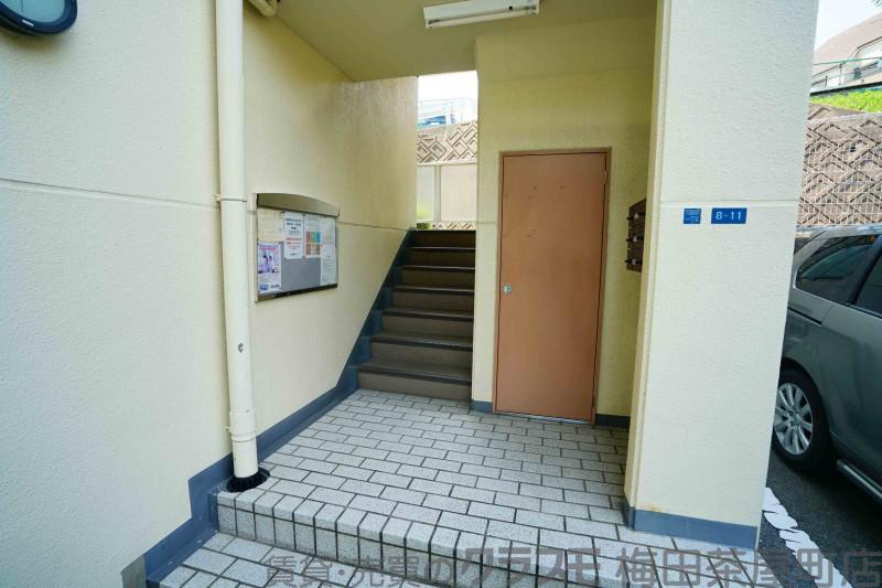 27/30 エントランス