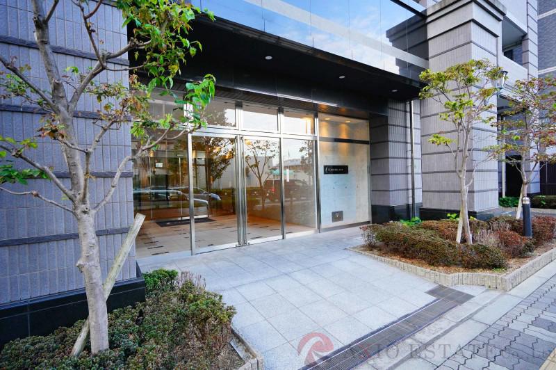 26/30 エントランス