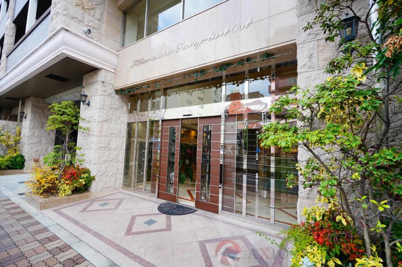 24/30 エントランス