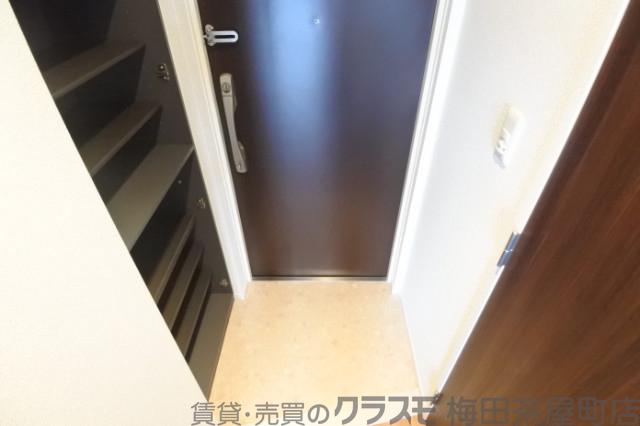 19/30 玄関