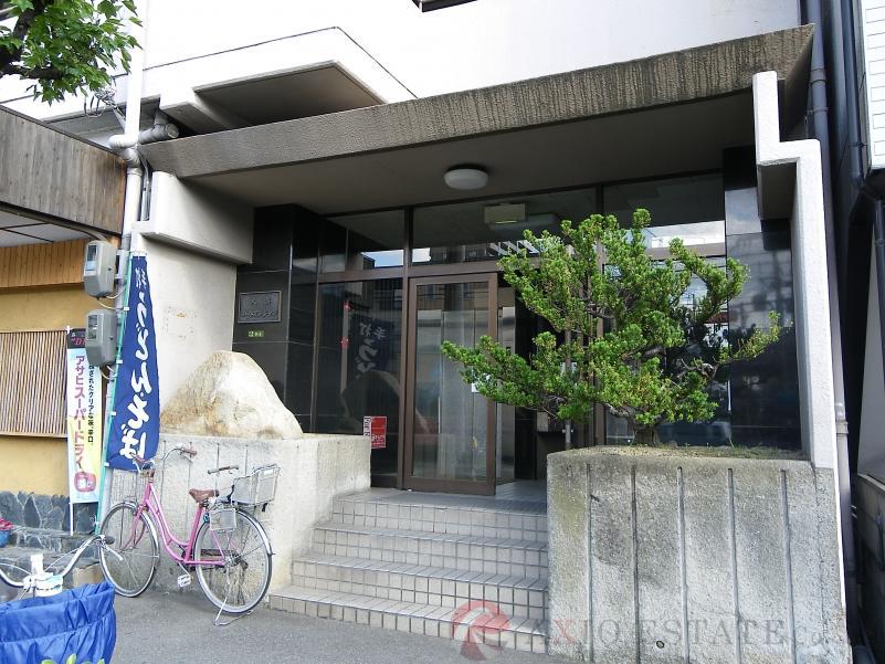 13/14 エントランス