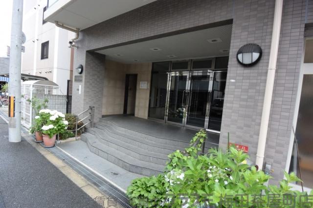 20/26 エントランス