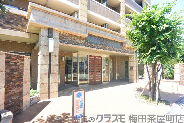 27/30 エントランス