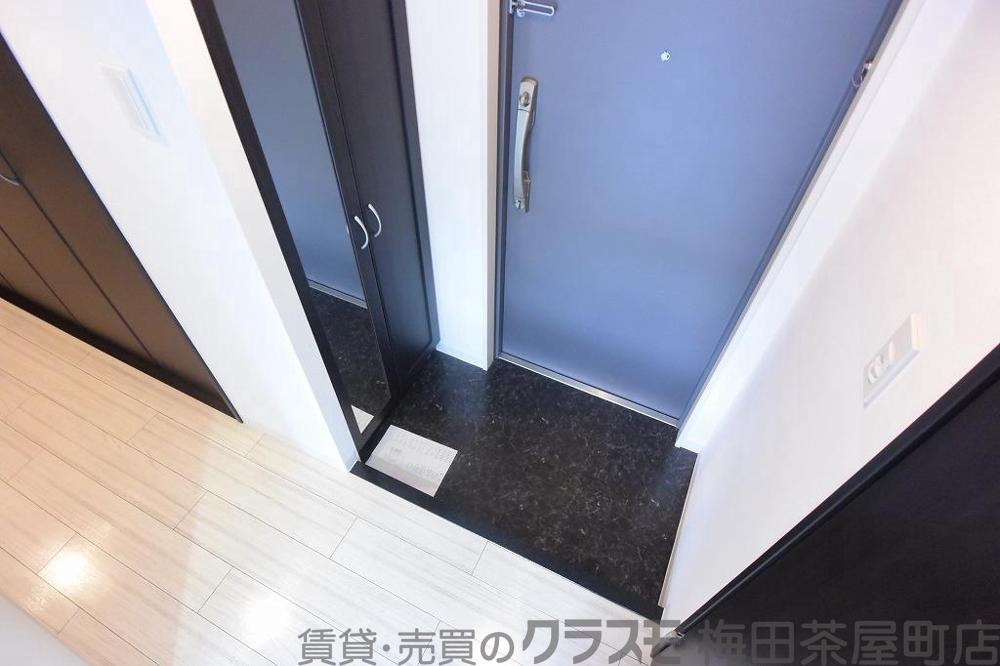 19/30 玄関