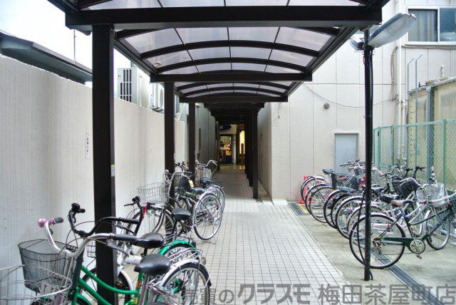 27/30 駐車場