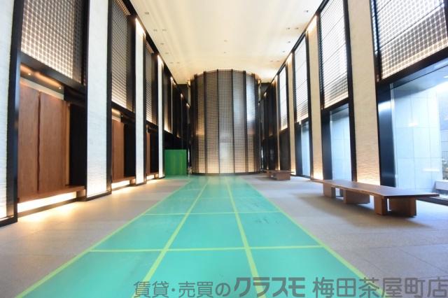 23/30 エントランス