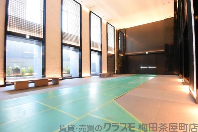 24/30 エントランス