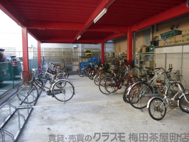 27/30 エントランス