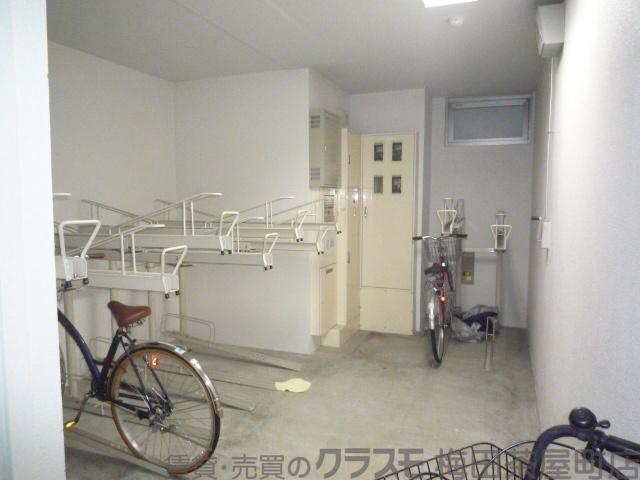 24/30 エントランス