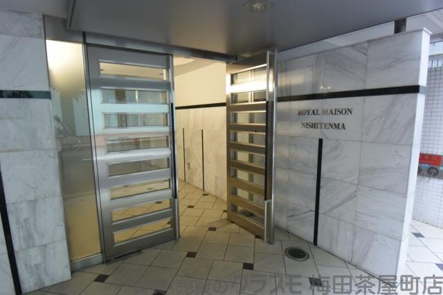 27/30 エントランス