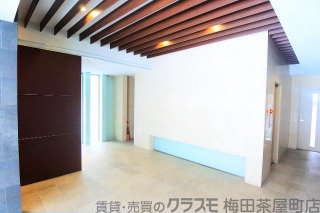 27/30 エントランス