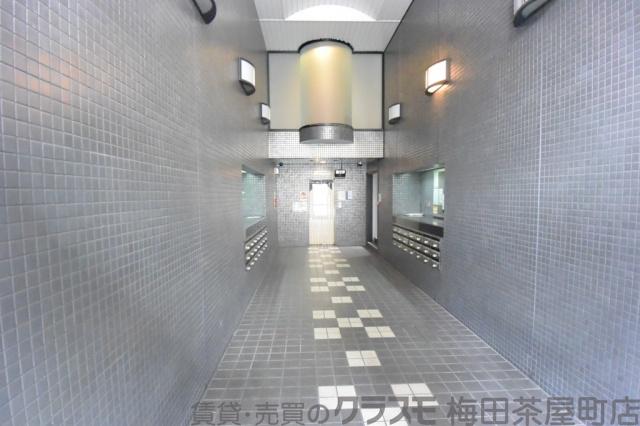 27/30 エントランス