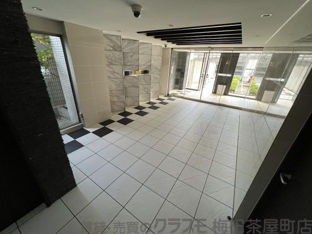 27/30 エントランス