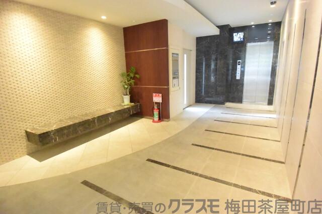 28/30 エントランス