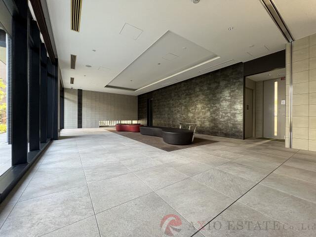 27/30 エントランス