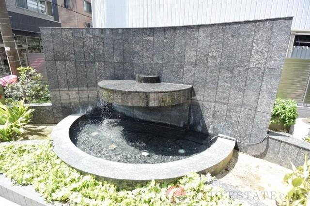 26/30 エントランス