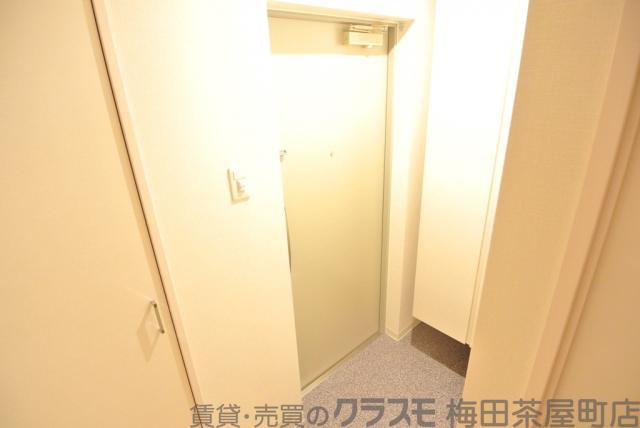 16/30 玄関