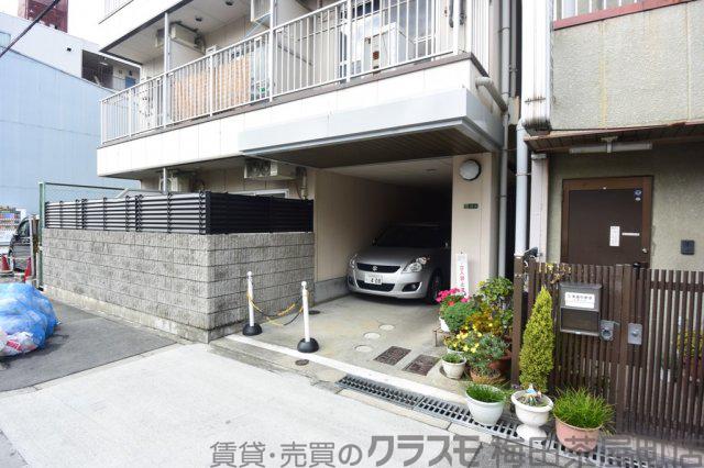23/29 駐車場
