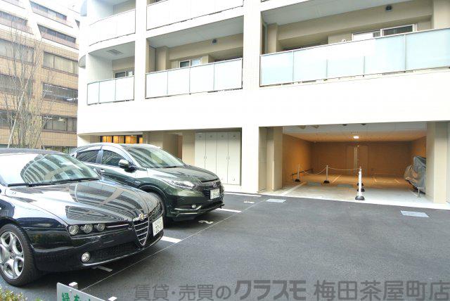 24/27 駐車場